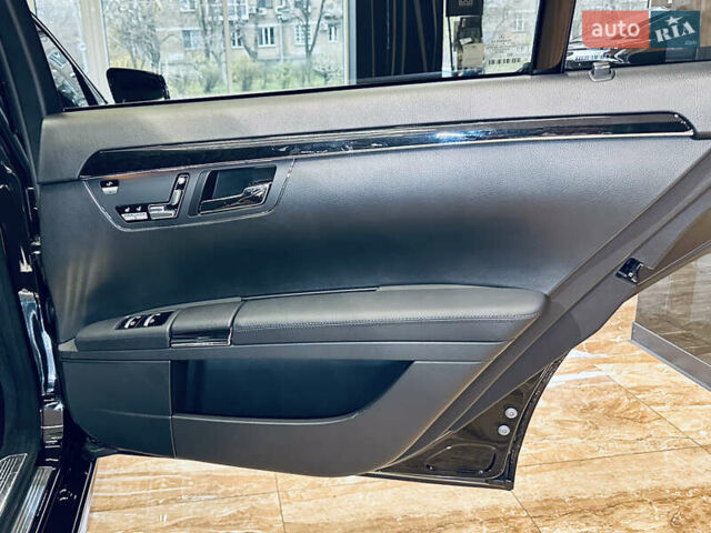 Черный Мерседес С Класс, объемом двигателя 4.7 л и пробегом 175 тыс. км за 24900 $, фото 51 на Automoto.ua