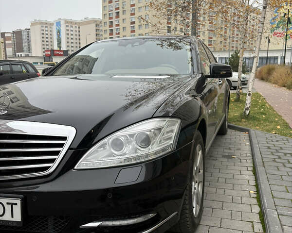 Черный Мерседес С Класс, объемом двигателя 5.5 л и пробегом 150 тыс. км за 17999 $, фото 9 на Automoto.ua