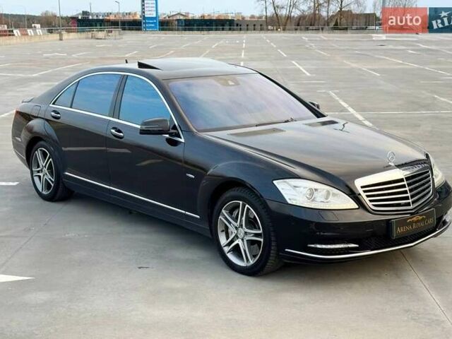 Черный Мерседес С Класс, объемом двигателя 4.7 л и пробегом 201 тыс. км за 12900 $, фото 2 на Automoto.ua