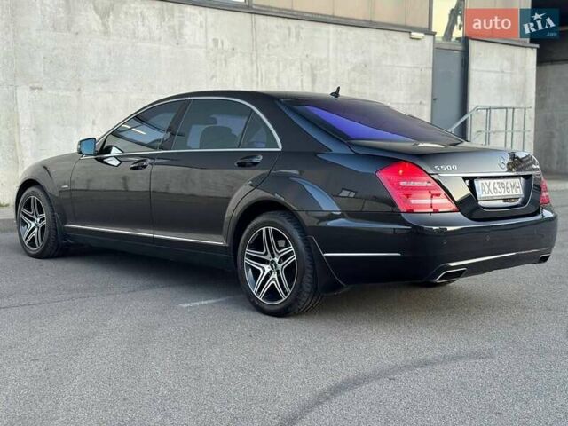 Черный Мерседес С Класс, объемом двигателя 4.66 л и пробегом 240 тыс. км за 13700 $, фото 12 на Automoto.ua