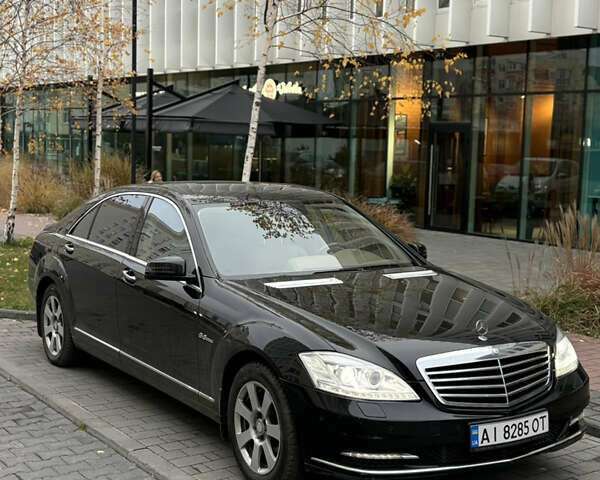 Черный Мерседес С Класс, объемом двигателя 5.5 л и пробегом 150 тыс. км за 17999 $, фото 101 на Automoto.ua