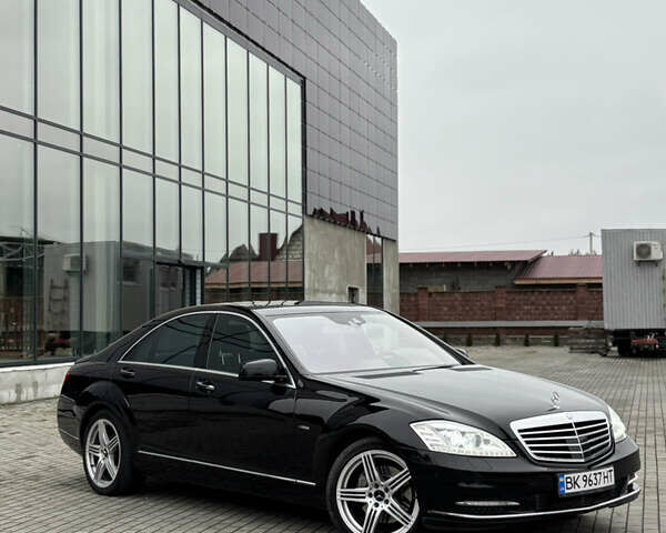 Черный Мерседес С Класс, объемом двигателя 3 л и пробегом 360 тыс. км за 17999 $, фото 3 на Automoto.ua