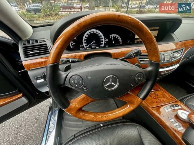 Чорний Мерседес С Клас, об'ємом двигуна 5.51 л та пробігом 98 тис. км за 25500 $, фото 16 на Automoto.ua