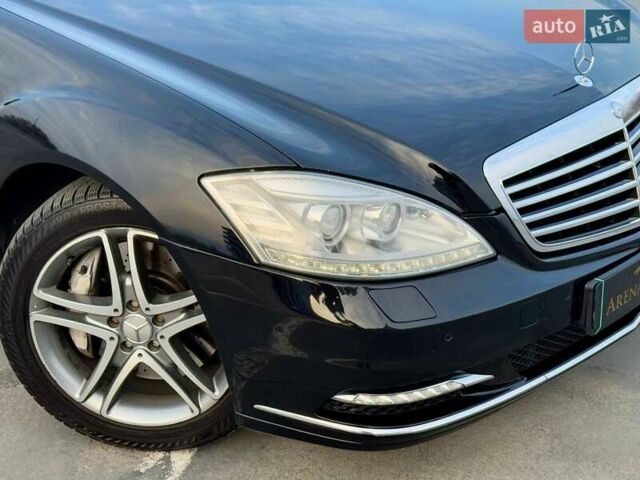 Черный Мерседес С Класс, объемом двигателя 4.7 л и пробегом 201 тыс. км за 12900 $, фото 1 на Automoto.ua