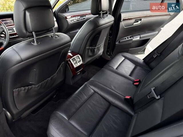 Чорний Мерседес С Клас, об'ємом двигуна 3 л та пробігом 211 тис. км за 23400 $, фото 55 на Automoto.ua