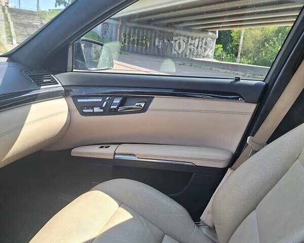 Черный Мерседес С Класс, объемом двигателя 5.46 л и пробегом 225 тыс. км за 16000 $, фото 16 на Automoto.ua