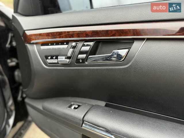 Черный Мерседес С Класс, объемом двигателя 4.66 л и пробегом 158 тыс. км за 12500 $, фото 28 на Automoto.ua