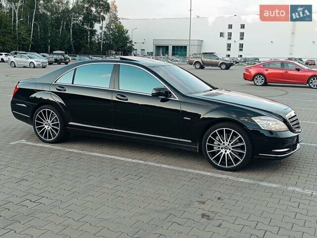 Черный Мерседес С Класс, объемом двигателя 4.7 л и пробегом 288 тыс. км за 12800 $, фото 16 на Automoto.ua