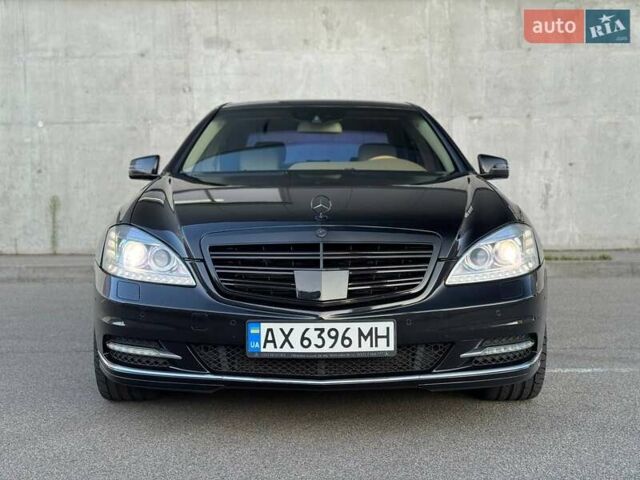 Черный Мерседес С Класс, объемом двигателя 4.66 л и пробегом 240 тыс. км за 13700 $, фото 1 на Automoto.ua