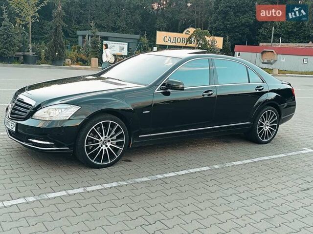 Черный Мерседес С Класс, объемом двигателя 4.7 л и пробегом 288 тыс. км за 12800 $, фото 6 на Automoto.ua