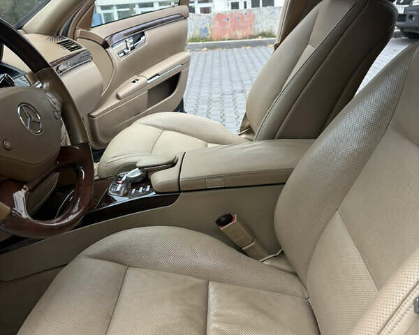 Черный Мерседес С Класс, объемом двигателя 5.5 л и пробегом 150 тыс. км за 17999 $, фото 58 на Automoto.ua