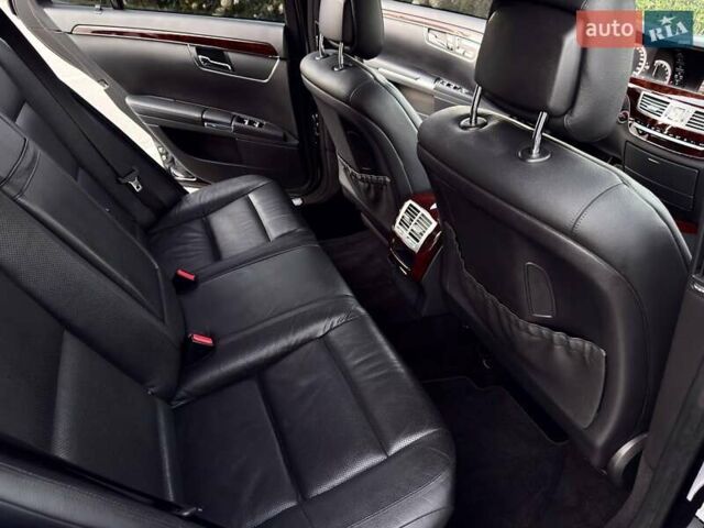 Чорний Мерседес С Клас, об'ємом двигуна 3 л та пробігом 211 тис. км за 23400 $, фото 60 на Automoto.ua