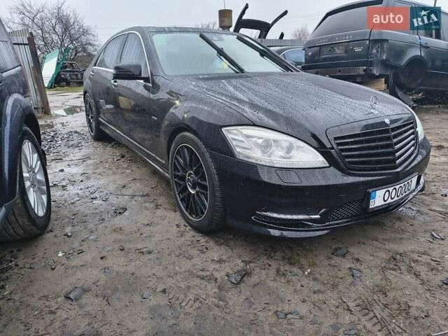Черный Мерседес С Класс, объемом двигателя 4.66 л и пробегом 217 тыс. км за 16000 $, фото 2 на Automoto.ua