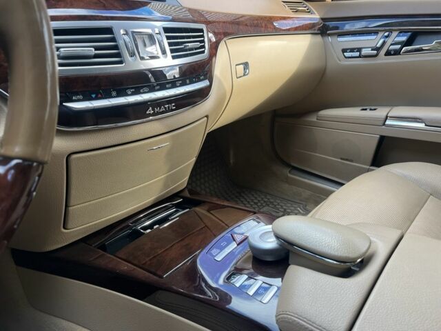 Чорний Мерседес С Клас, об'ємом двигуна 5.5 л та пробігом 223 тис. км за 18999 $, фото 16 на Automoto.ua