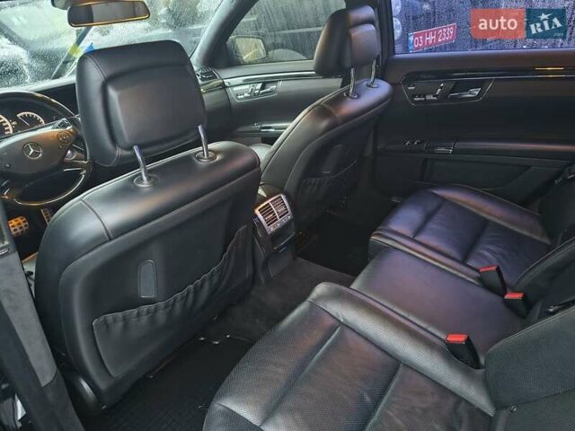 Черный Мерседес С Класс, объемом двигателя 4.66 л и пробегом 217 тыс. км за 16000 $, фото 6 на Automoto.ua