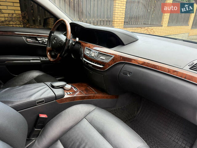 Черный Мерседес С Класс, объемом двигателя 4.66 л и пробегом 180 тыс. км за 15250 $, фото 9 на Automoto.ua