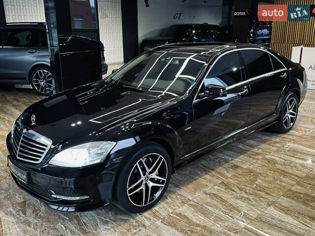 Черный Мерседес С Класс, объемом двигателя 4.7 л и пробегом 175 тыс. км за 24900 $, фото 16 на Automoto.ua