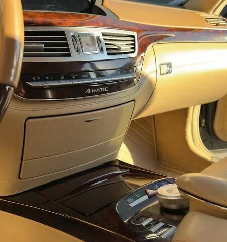 Черный Мерседес С Класс, объемом двигателя 5.46 л и пробегом 241 тыс. км за 16500 $, фото 4 на Automoto.ua