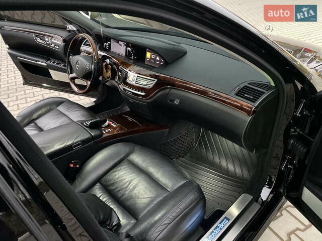 Черный Мерседес С Класс, объемом двигателя 5.5 л и пробегом 229 тыс. км за 16666 $, фото 31 на Automoto.ua