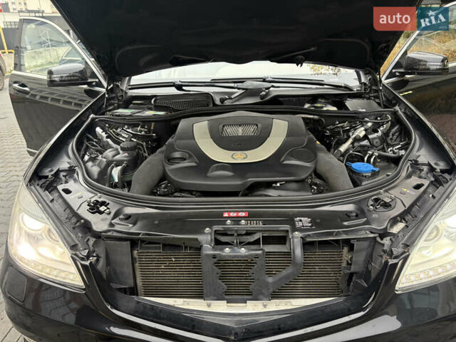 Черный Мерседес С Класс, объемом двигателя 5.5 л и пробегом 150 тыс. км за 17999 $, фото 62 на Automoto.ua