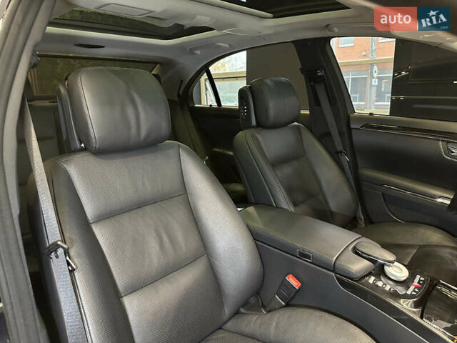 Черный Мерседес С Класс, объемом двигателя 4.7 л и пробегом 175 тыс. км за 24900 $, фото 61 на Automoto.ua