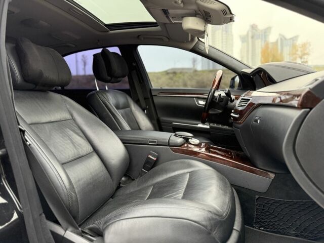 Черный Мерседес С Класс, объемом двигателя 4.7 л и пробегом 158 тыс. км за 12500 $, фото 23 на Automoto.ua