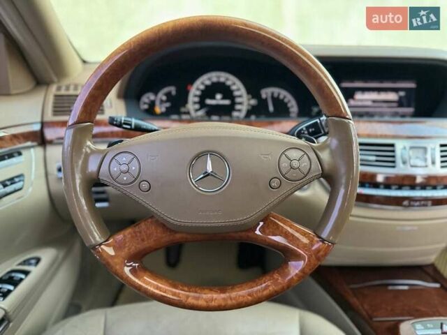 Черный Мерседес С Класс, объемом двигателя 4.66 л и пробегом 240 тыс. км за 13700 $, фото 19 на Automoto.ua