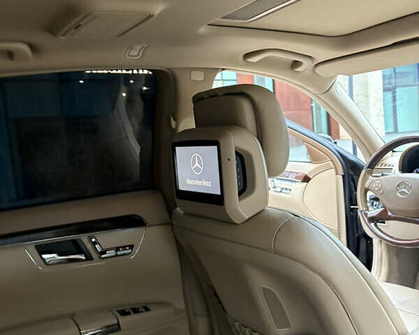 Черный Мерседес С Класс, объемом двигателя 5.5 л и пробегом 150 тыс. км за 17999 $, фото 77 на Automoto.ua