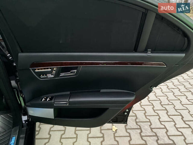 Черный Мерседес С Класс, объемом двигателя 5.5 л и пробегом 229 тыс. км за 16666 $, фото 36 на Automoto.ua