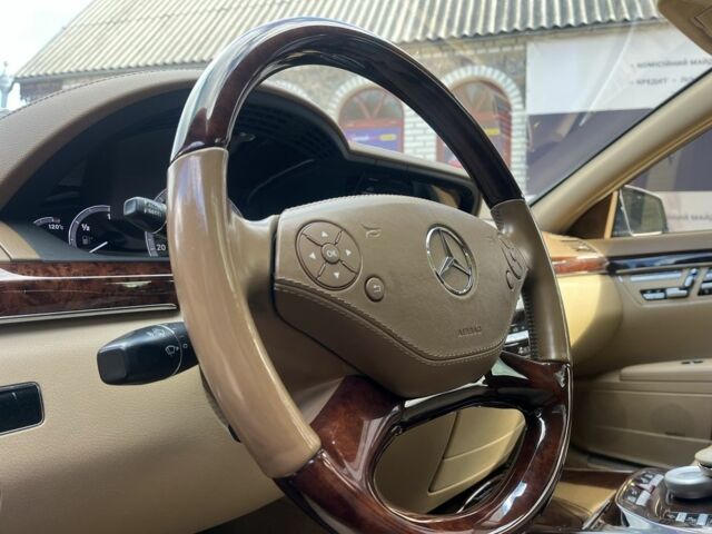 Чорний Мерседес С Клас, об'ємом двигуна 5.5 л та пробігом 223 тис. км за 18999 $, фото 14 на Automoto.ua