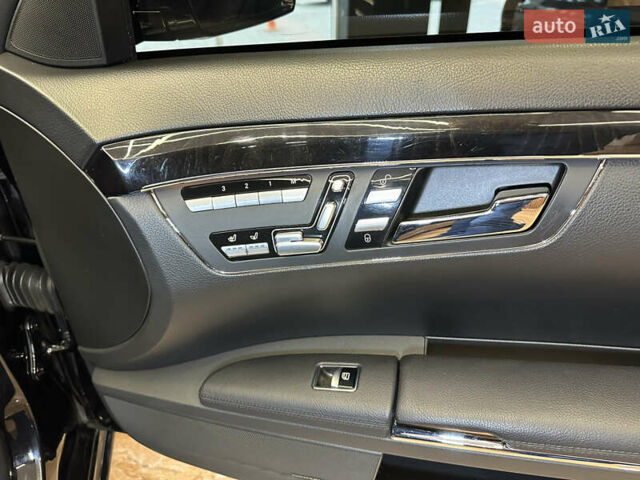 Черный Мерседес С Класс, объемом двигателя 4.7 л и пробегом 175 тыс. км за 24900 $, фото 58 на Automoto.ua