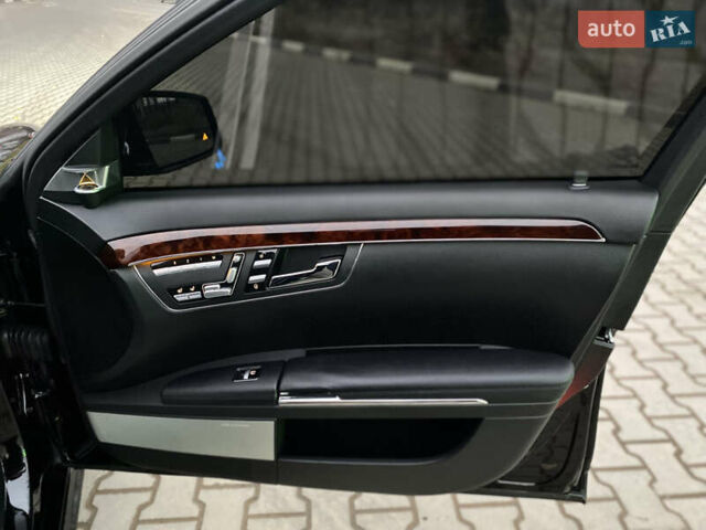 Черный Мерседес С Класс, объемом двигателя 5.5 л и пробегом 229 тыс. км за 16666 $, фото 29 на Automoto.ua