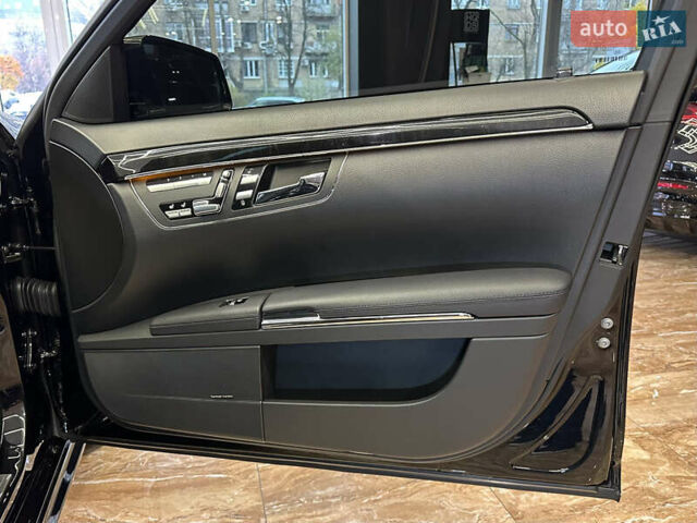 Черный Мерседес С Класс, объемом двигателя 4.7 л и пробегом 175 тыс. км за 24900 $, фото 57 на Automoto.ua