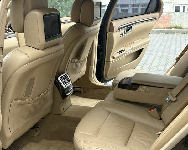 Черный Мерседес С Класс, объемом двигателя 5.5 л и пробегом 150 тыс. км за 17999 $, фото 30 на Automoto.ua