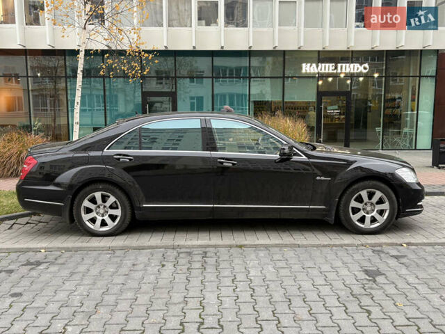 Черный Мерседес С Класс, объемом двигателя 5.5 л и пробегом 150 тыс. км за 17999 $, фото 19 на Automoto.ua