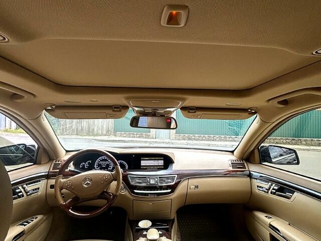 Черный Мерседес С Класс, объемом двигателя 5.5 л и пробегом 224 тыс. км за 16000 $, фото 6 на Automoto.ua