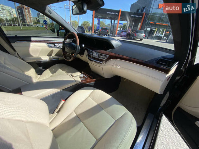 Черный Мерседес С Класс, объемом двигателя 4.66 л и пробегом 280 тыс. км за 18400 $, фото 26 на Automoto.ua