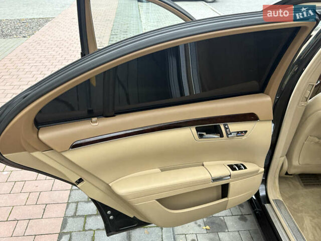 Черный Мерседес С Класс, объемом двигателя 5.5 л и пробегом 150 тыс. км за 17999 $, фото 29 на Automoto.ua