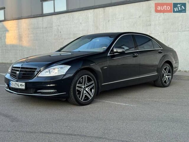 Черный Мерседес С Класс, объемом двигателя 4.66 л и пробегом 240 тыс. км за 13700 $, фото 5 на Automoto.ua