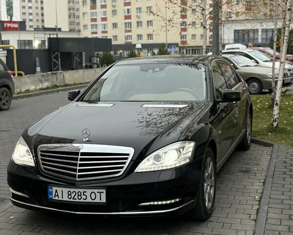 Черный Мерседес С Класс, объемом двигателя 5.5 л и пробегом 150 тыс. км за 17999 $, фото 92 на Automoto.ua