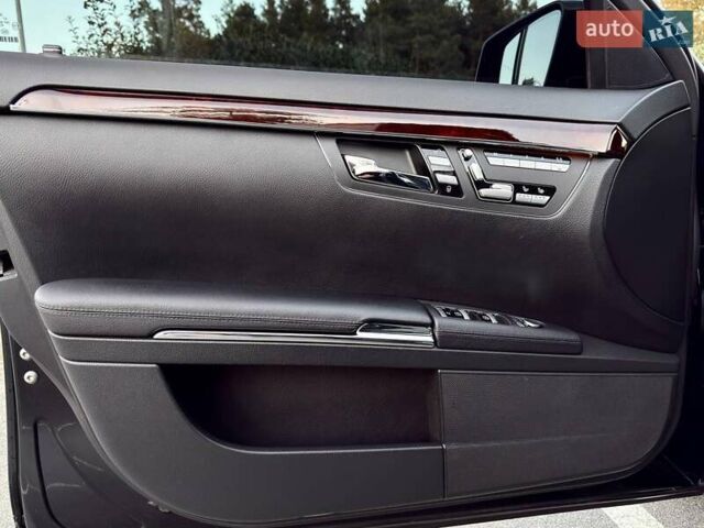 Чорний Мерседес С Клас, об'ємом двигуна 3 л та пробігом 211 тис. км за 23400 $, фото 26 на Automoto.ua