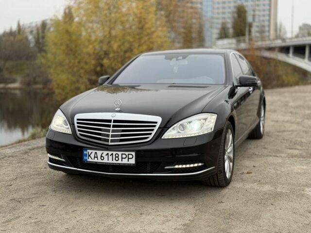 Черный Мерседес С Класс, объемом двигателя 4.7 л и пробегом 158 тыс. км за 12500 $, фото 1 на Automoto.ua