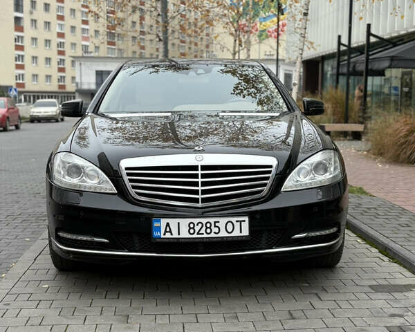 Черный Мерседес С Класс, объемом двигателя 5.5 л и пробегом 150 тыс. км за 17999 $, фото 1 на Automoto.ua