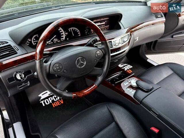 Чорний Мерседес С Клас, об'ємом двигуна 3 л та пробігом 211 тис. км за 23400 $, фото 30 на Automoto.ua