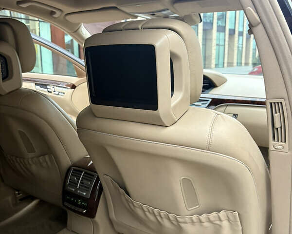 Черный Мерседес С Класс, объемом двигателя 5.5 л и пробегом 150 тыс. км за 17999 $, фото 75 на Automoto.ua