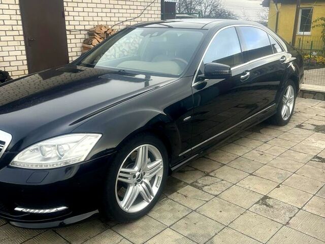 Чорний Мерседес С Клас, об'ємом двигуна 4.7 л та пробігом 200 тис. км за 9500 $, фото 1 на Automoto.ua