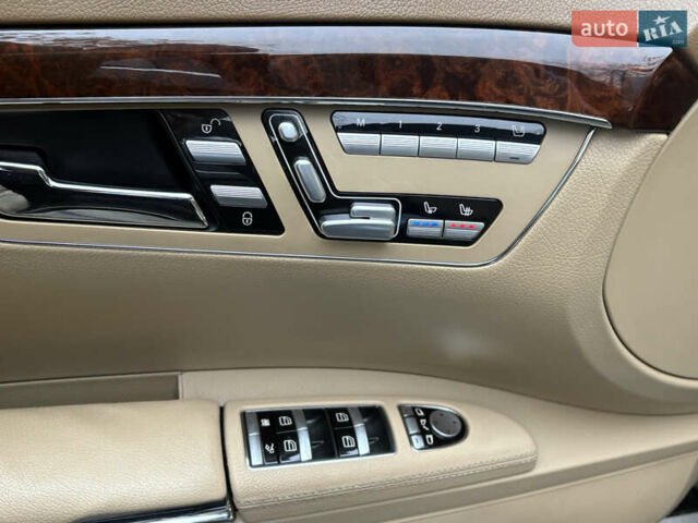 Черный Мерседес С Класс, объемом двигателя 5.5 л и пробегом 150 тыс. км за 17999 $, фото 27 на Automoto.ua