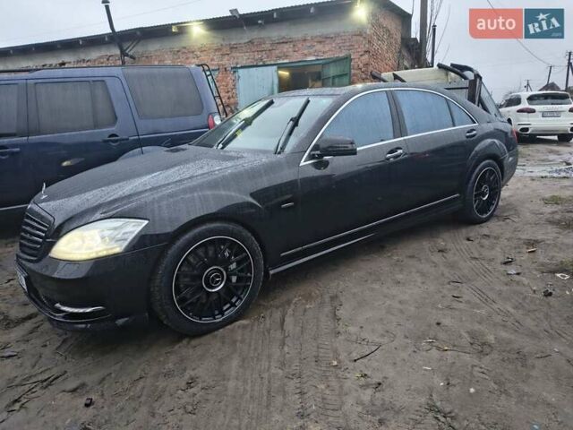 Черный Мерседес С Класс, объемом двигателя 4.66 л и пробегом 217 тыс. км за 16000 $, фото 1 на Automoto.ua