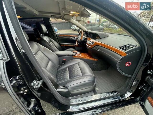 Чорний Мерседес С Клас, об'ємом двигуна 5.51 л та пробігом 98 тис. км за 25500 $, фото 24 на Automoto.ua