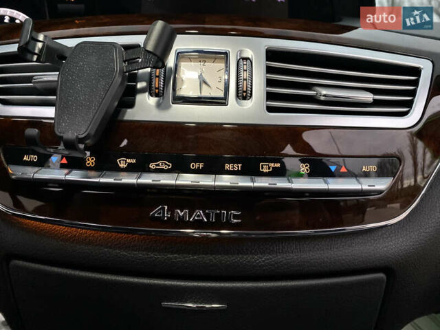 Черный Мерседес С Класс, объемом двигателя 5.5 л и пробегом 229 тыс. км за 16666 $, фото 26 на Automoto.ua
